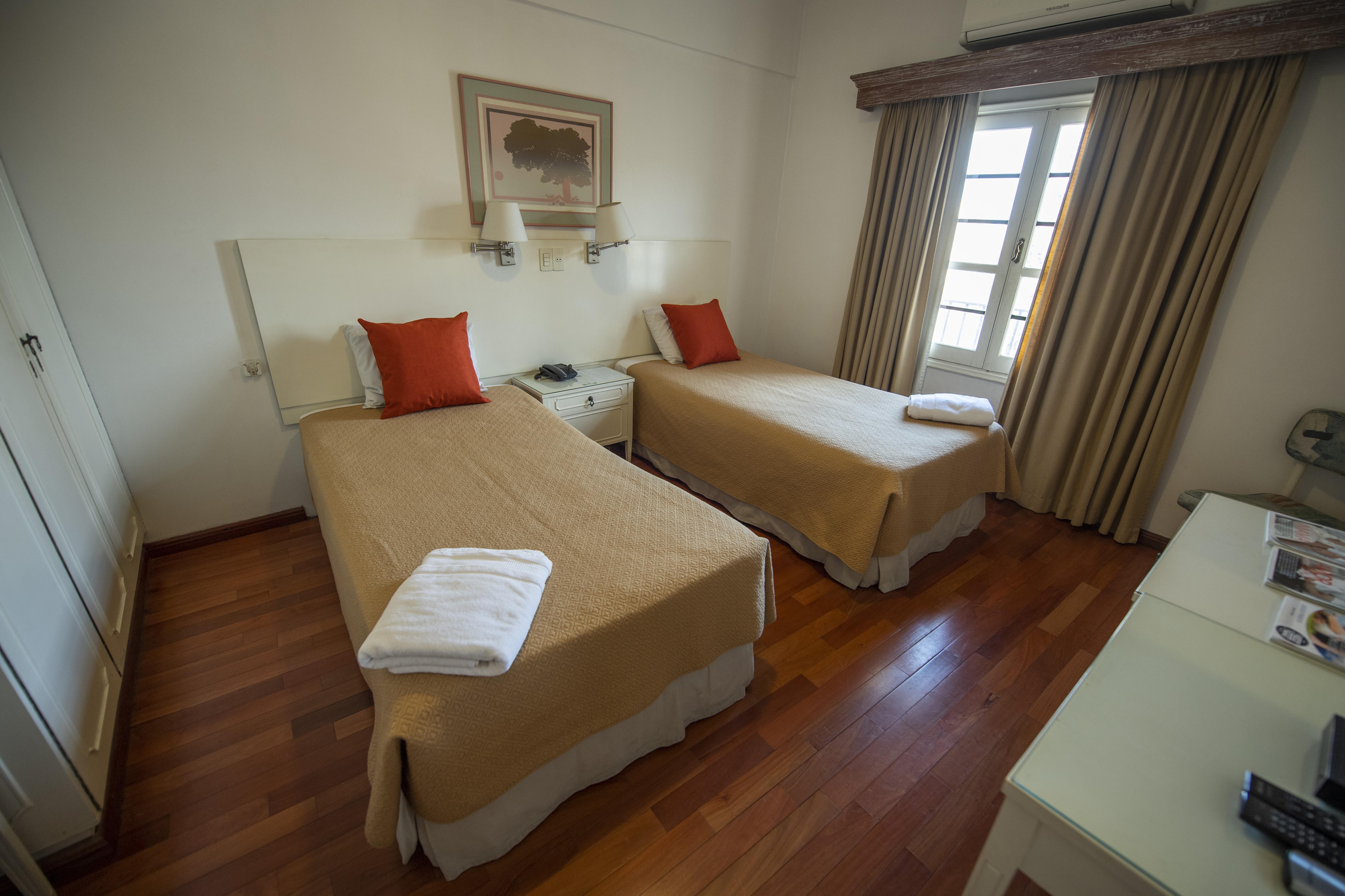 Hotel Cecilia 亚松森 外观 照片